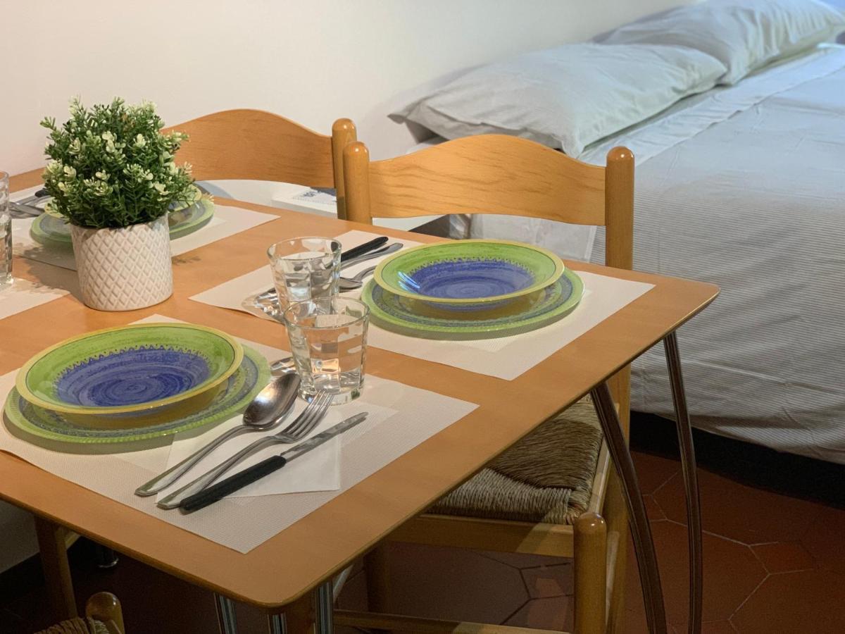 Studio Apartment Una Finestra Su Como Exterior photo