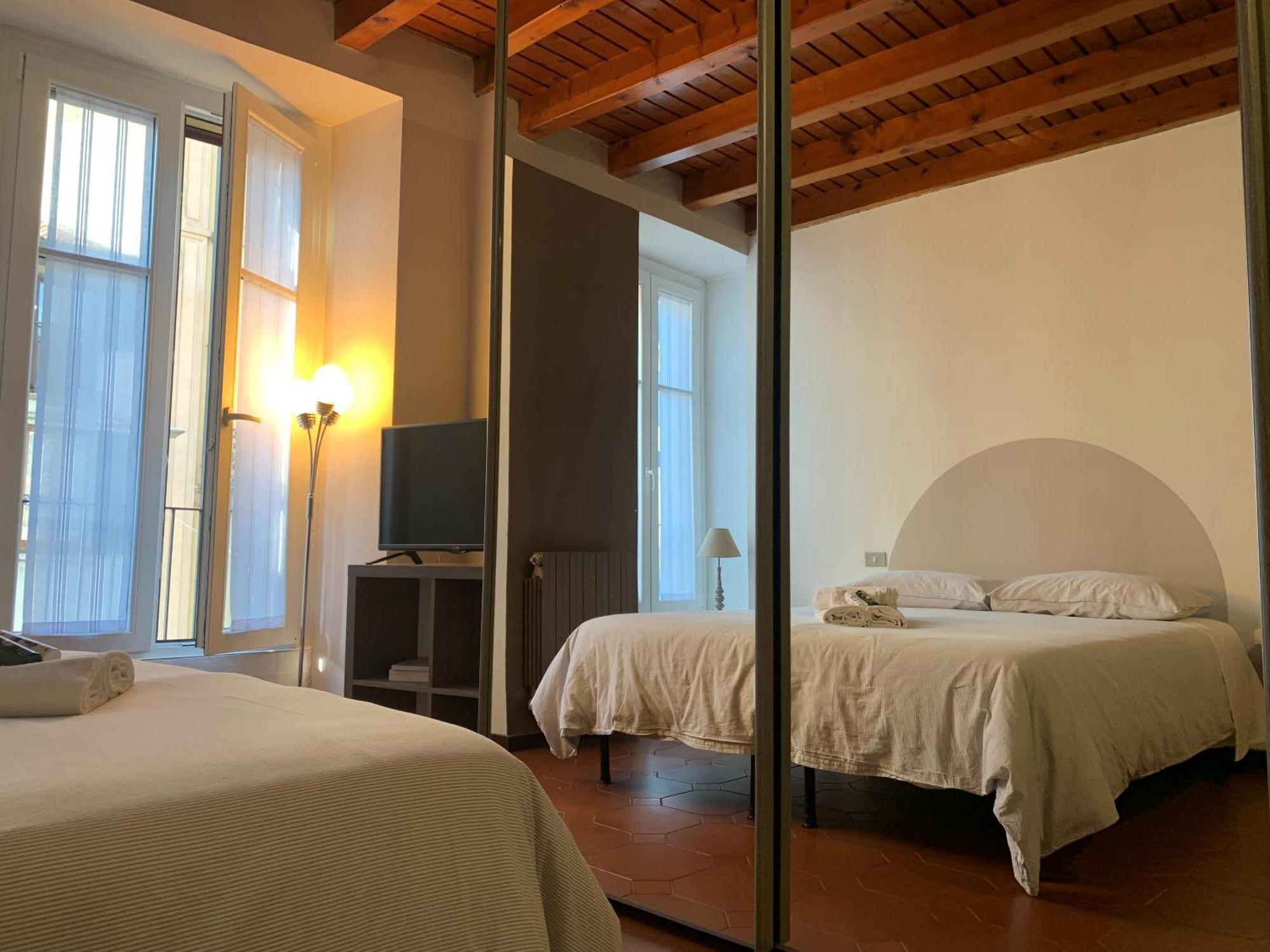 Studio Apartment Una Finestra Su Como Exterior photo
